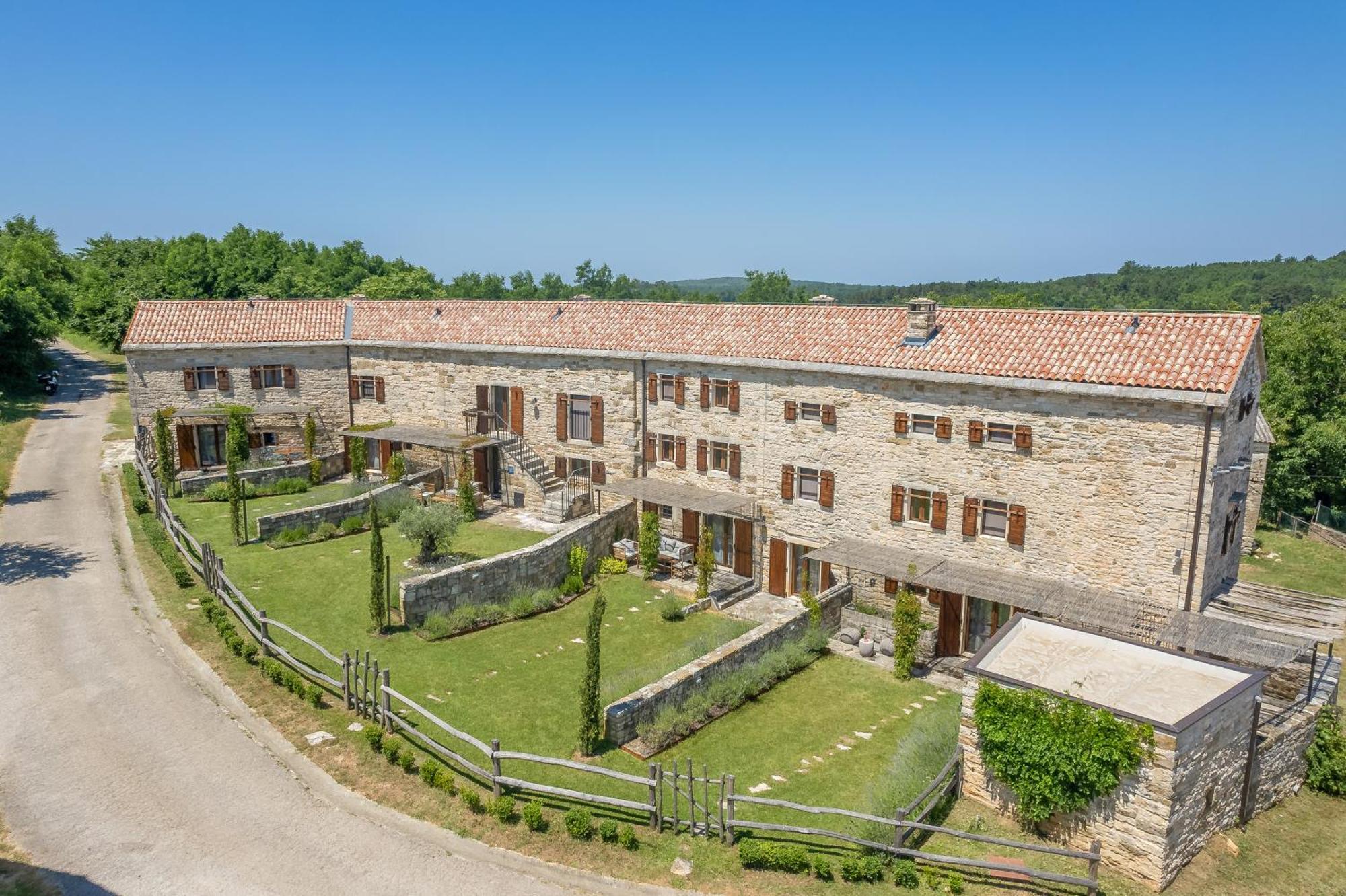 Villas Martincici With Large Pool Groznjan Bagian luar foto