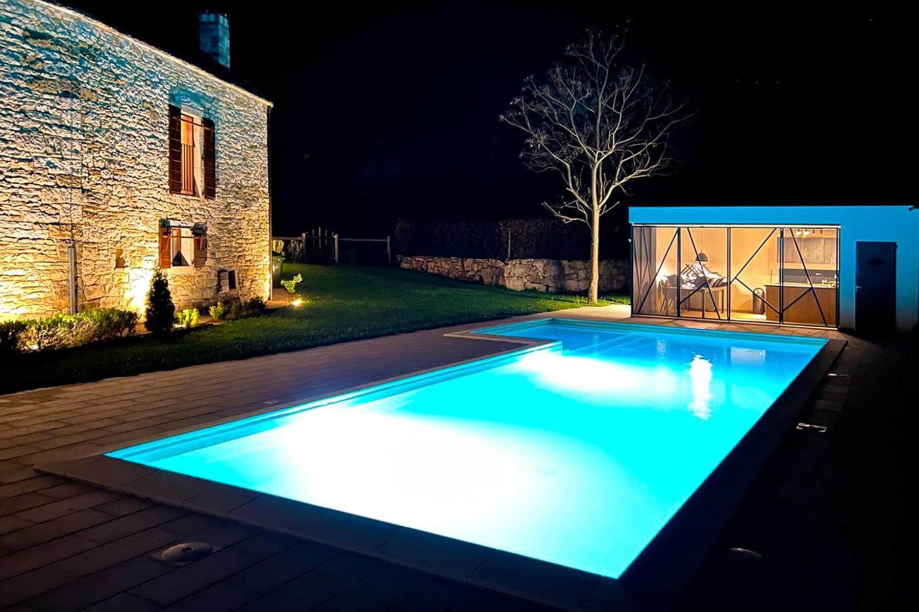 Villas Martincici With Large Pool Groznjan Bagian luar foto