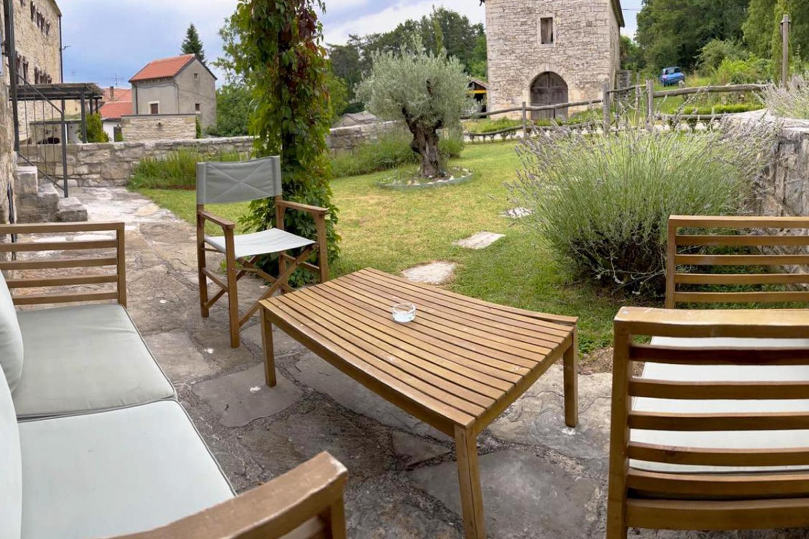 Villas Martincici With Large Pool Groznjan Bagian luar foto